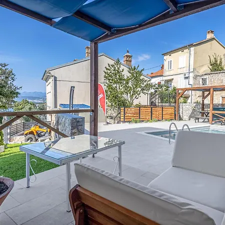 Ferienhaus Cozy In With Sauna Omišalj