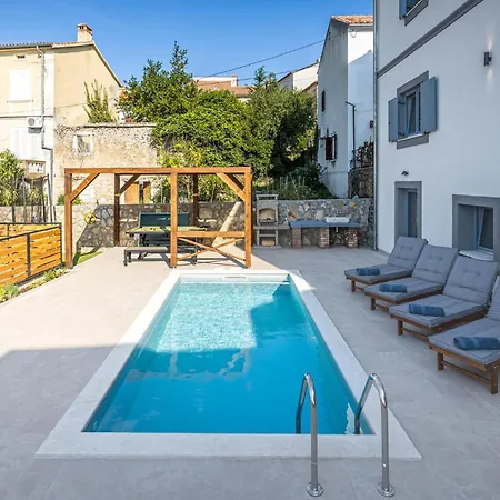 Ferienhaus Cozy In With Sauna Omišalj