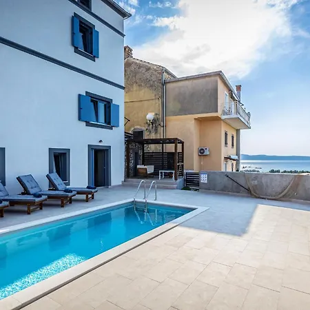 Cozy In With Sauna Omišalj