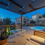 Pet Friendly In With Sauna Tatil Evi Omišalj