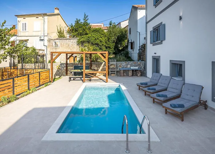 Сasa de vacaciones Cozy In With Sauna Omišalj
